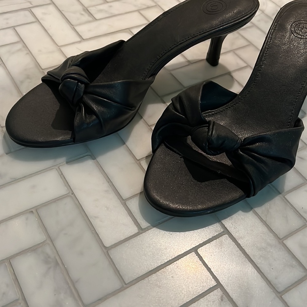 Black bow leather kitten heels size 6
